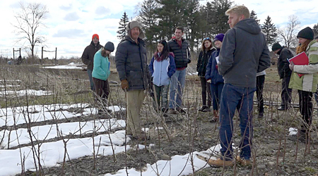 Steve Cummins explains the field growing cycle of grafted and budded plants to 2018 Plant Propagation class.